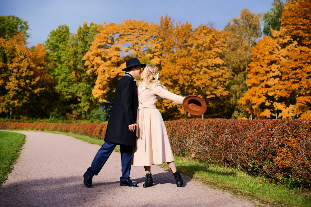 Свадебная фотосессия в Петергофе. Осенняя фотосессия. Свадьба осенью.