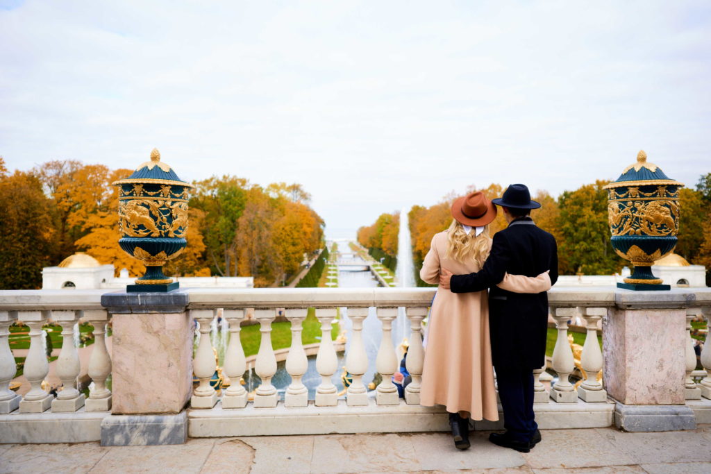 Свадебная фотосессия в Петергофе. Осенняя фотосессия. Свадьба осенью.